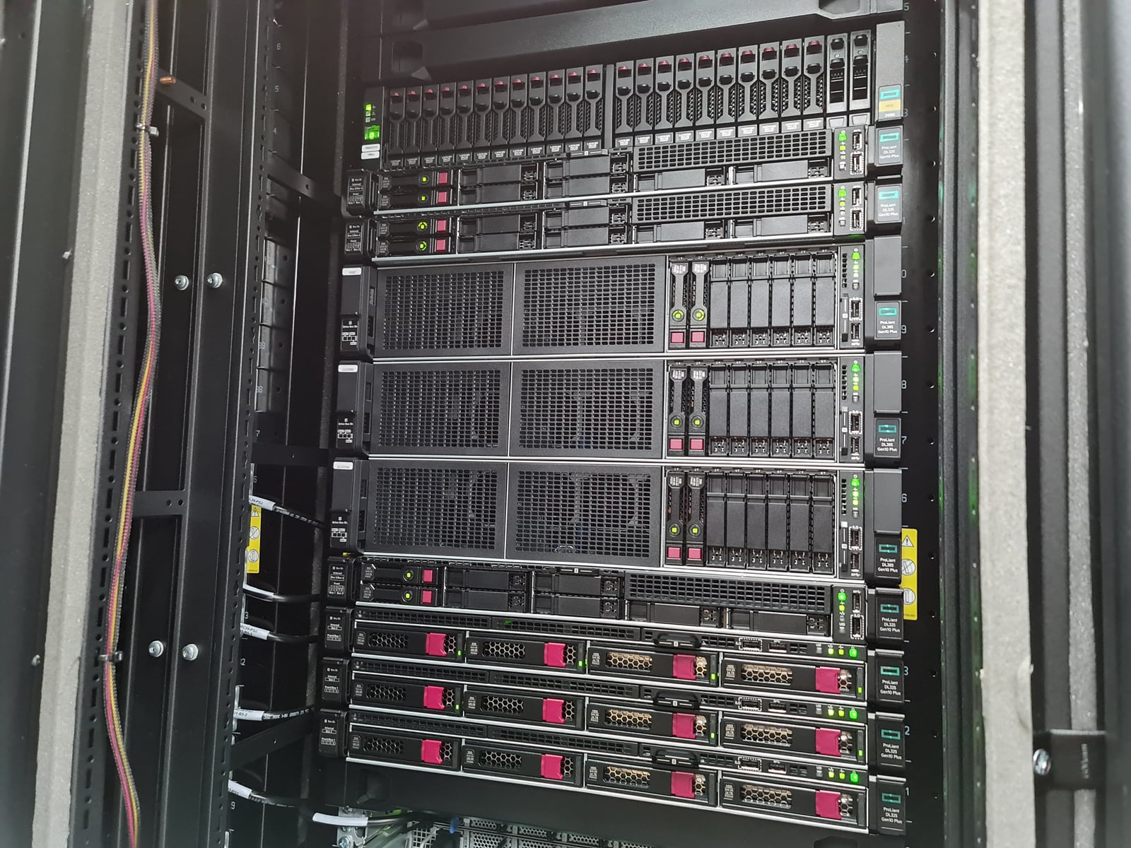 Superpočítač Karolina na IT4Innovations v Ostravě