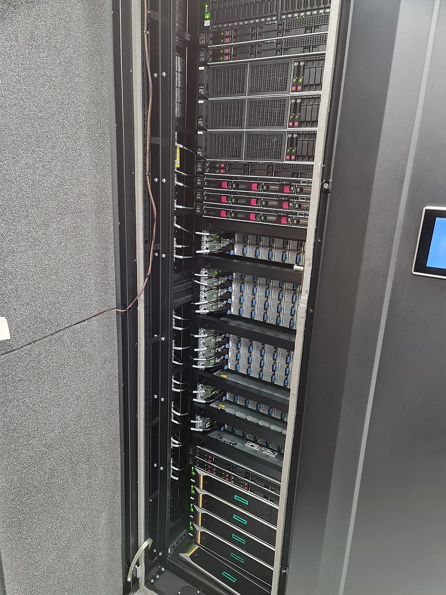 Superpočítač Karolina na IT4Innovations v Ostravě