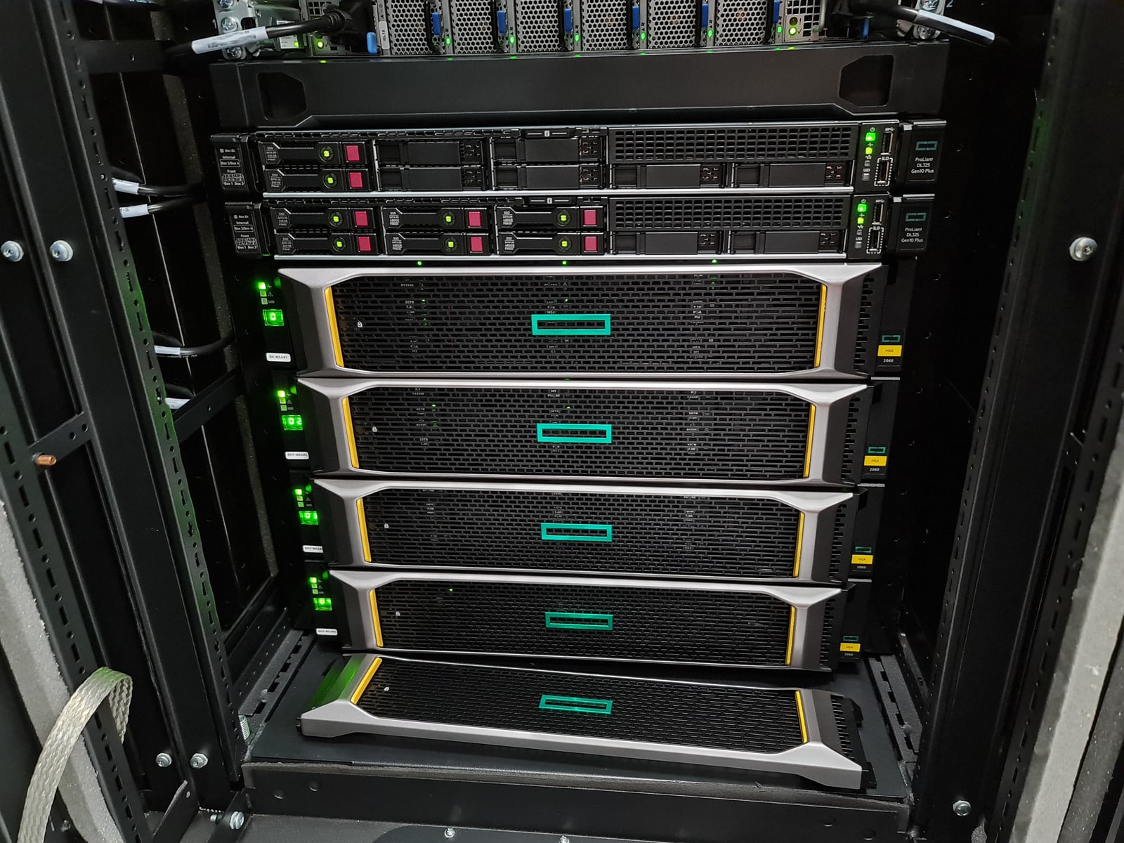 Superpočítač Karolina na IT4Innovations v Ostravě