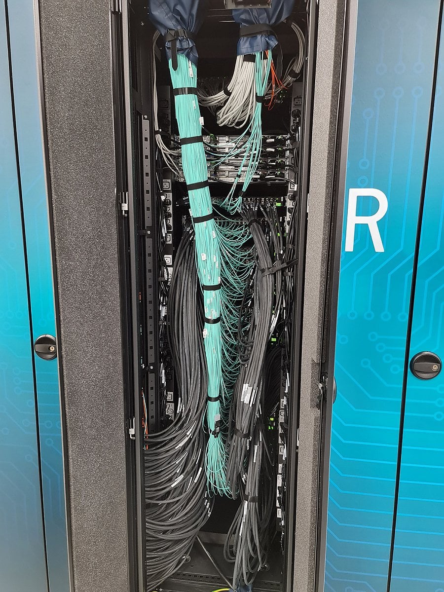 Superpočítač Karolina na IT4Innovations v Ostravě