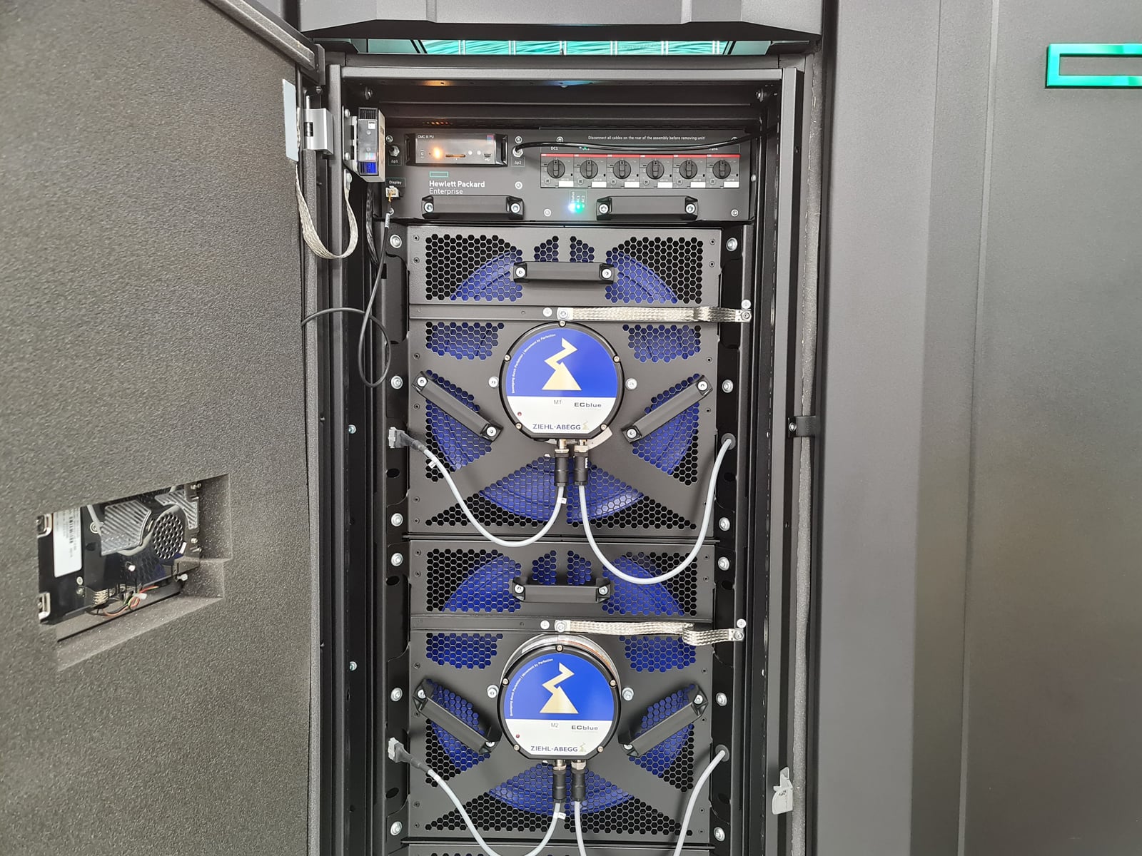 Superpočítač Karolina na IT4Innovations v Ostravě