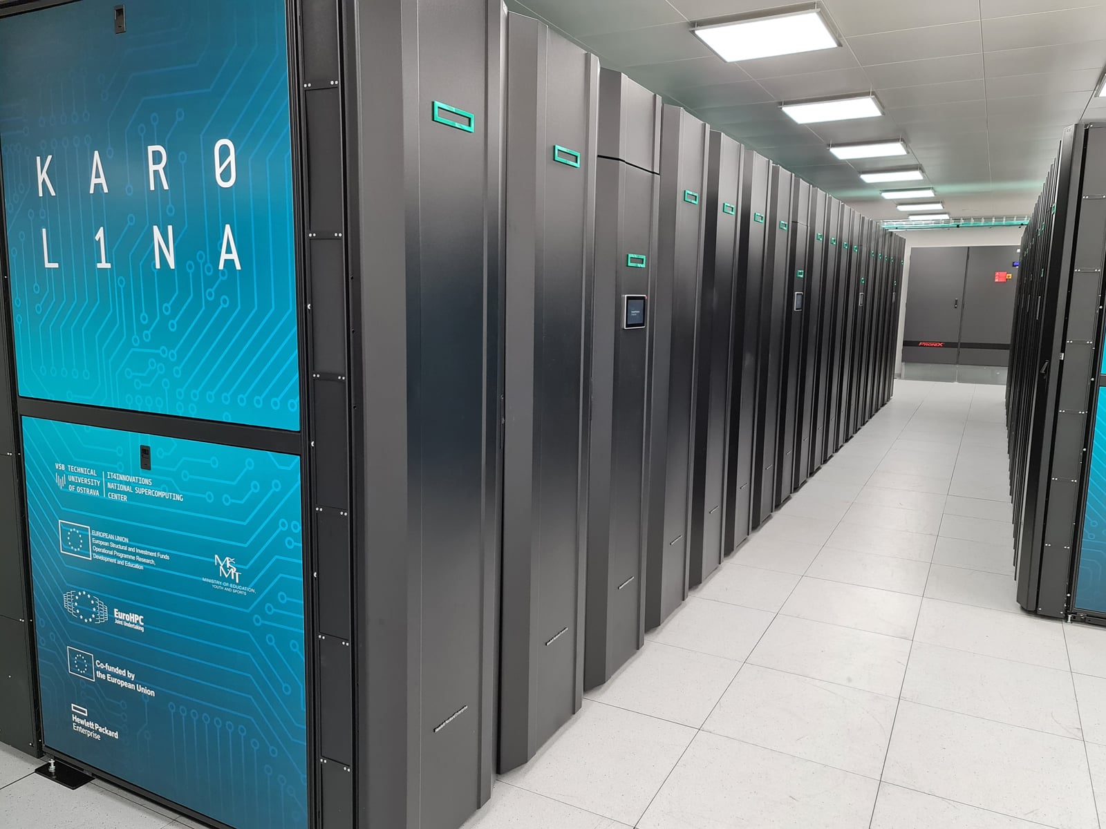 Superpočítač Karolina na IT4Innovations v Ostravě