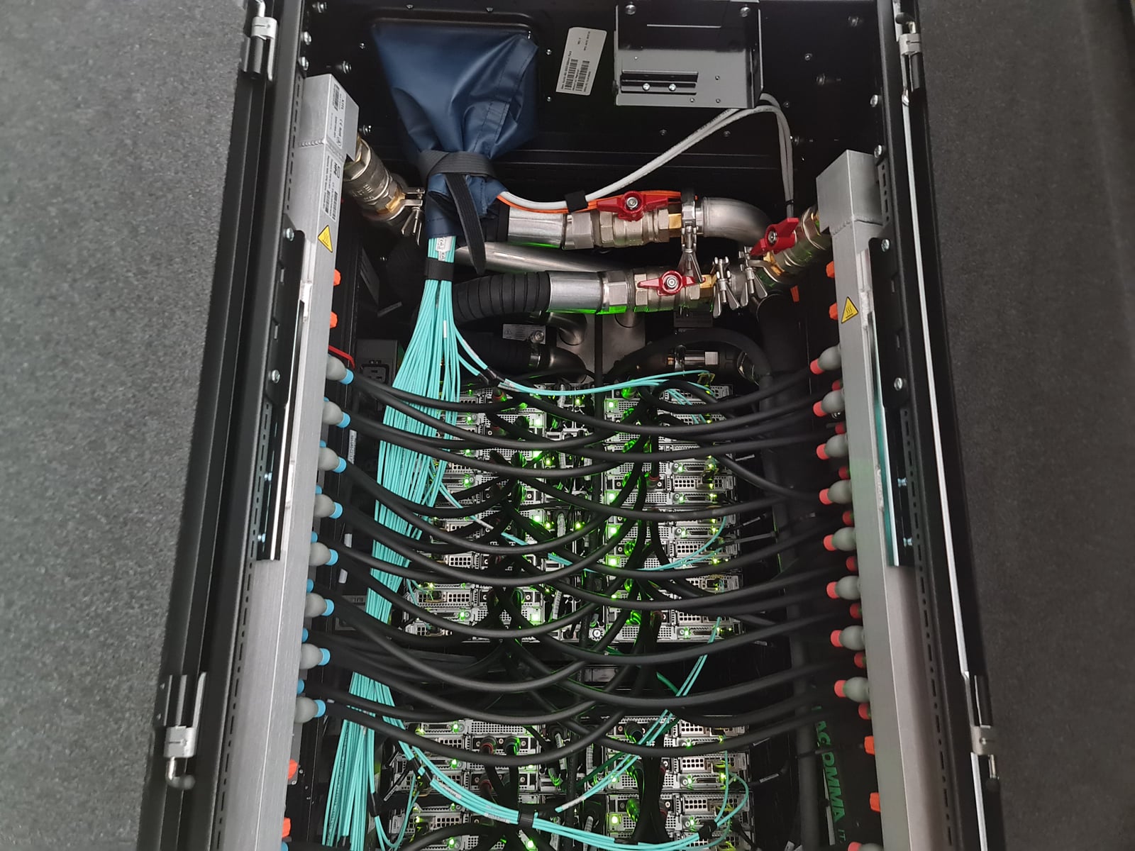 Superpočítač Karolina na IT4Innovations v Ostravě