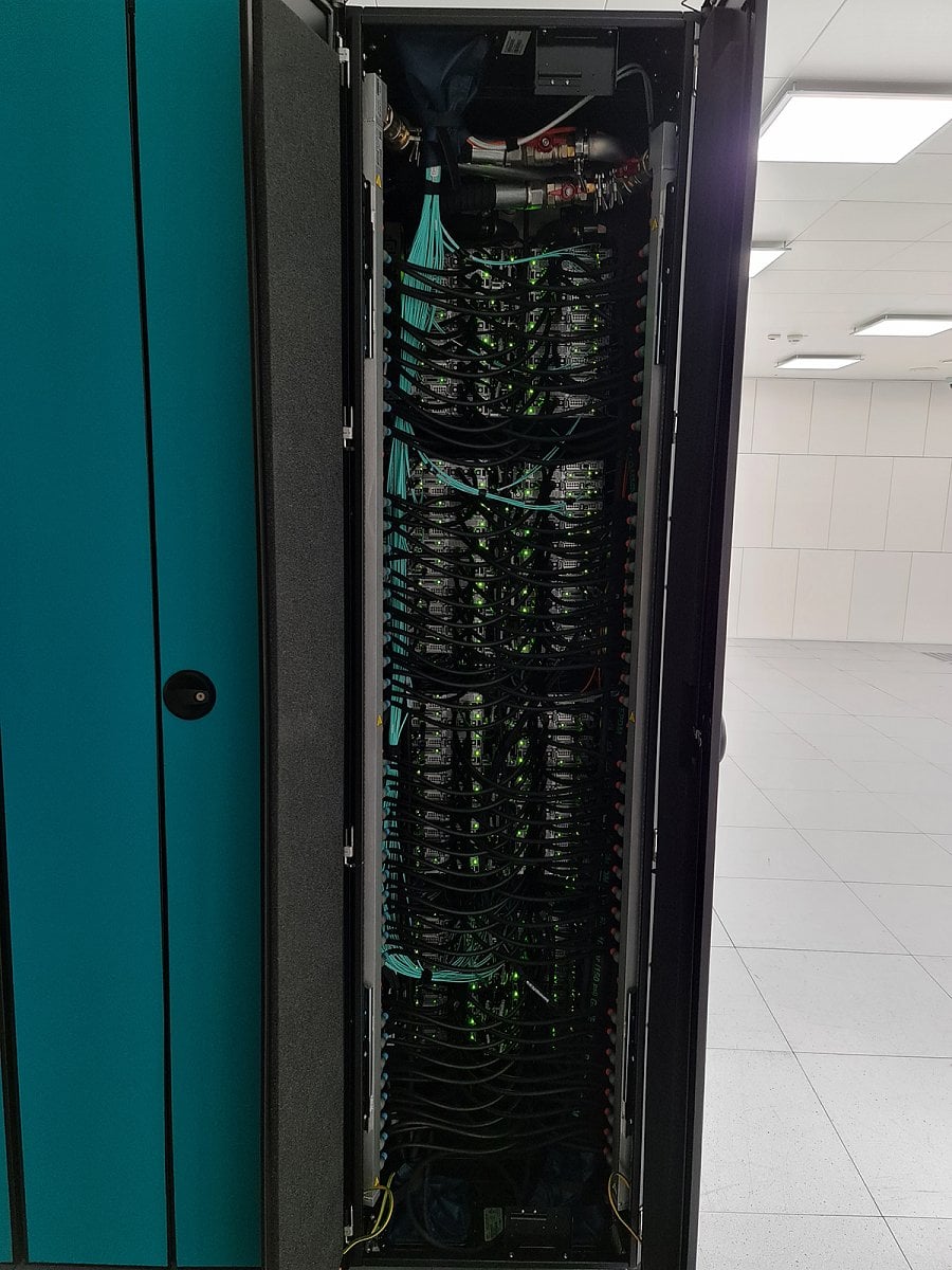 Superpočítač Karolina na IT4Innovations v Ostravě