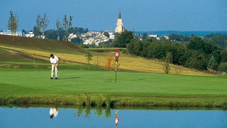 Náhledový obrázek - Místo golfu pastviny. Kdy bude zavřeno další hřiště?