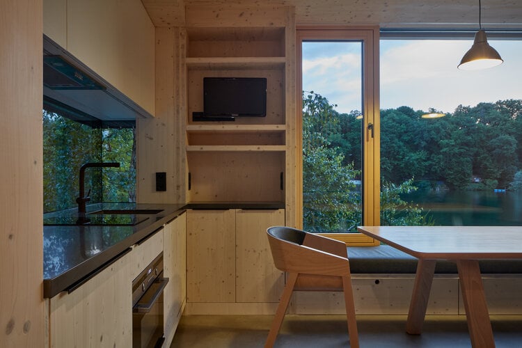 2022-01-Prodesi_Domesi_Na_Vranovske_prehrade_Chata_jako_kajuta_n