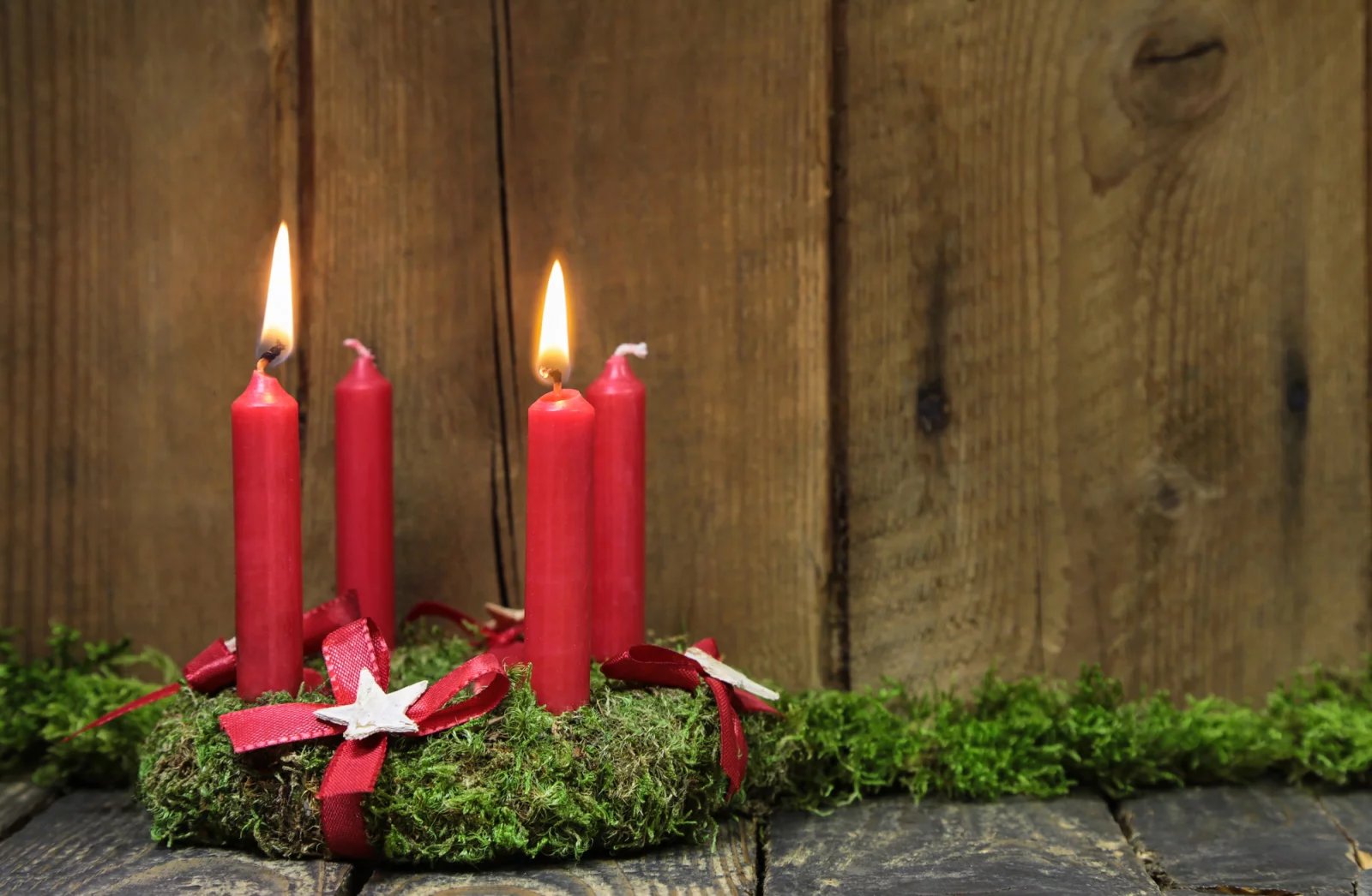 Adventní věnec může být klasický i úplně moderní