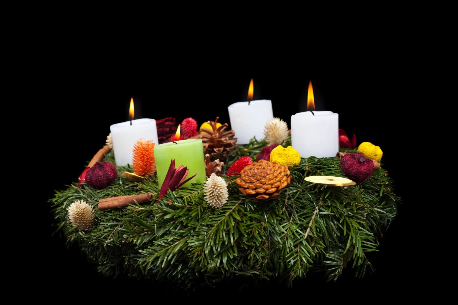 Adventní věnec může být klasický i úplně moderní