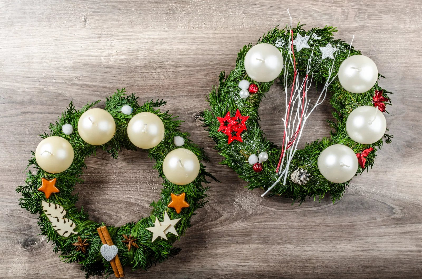 Adventní věnec může být klasický i úplně moderní