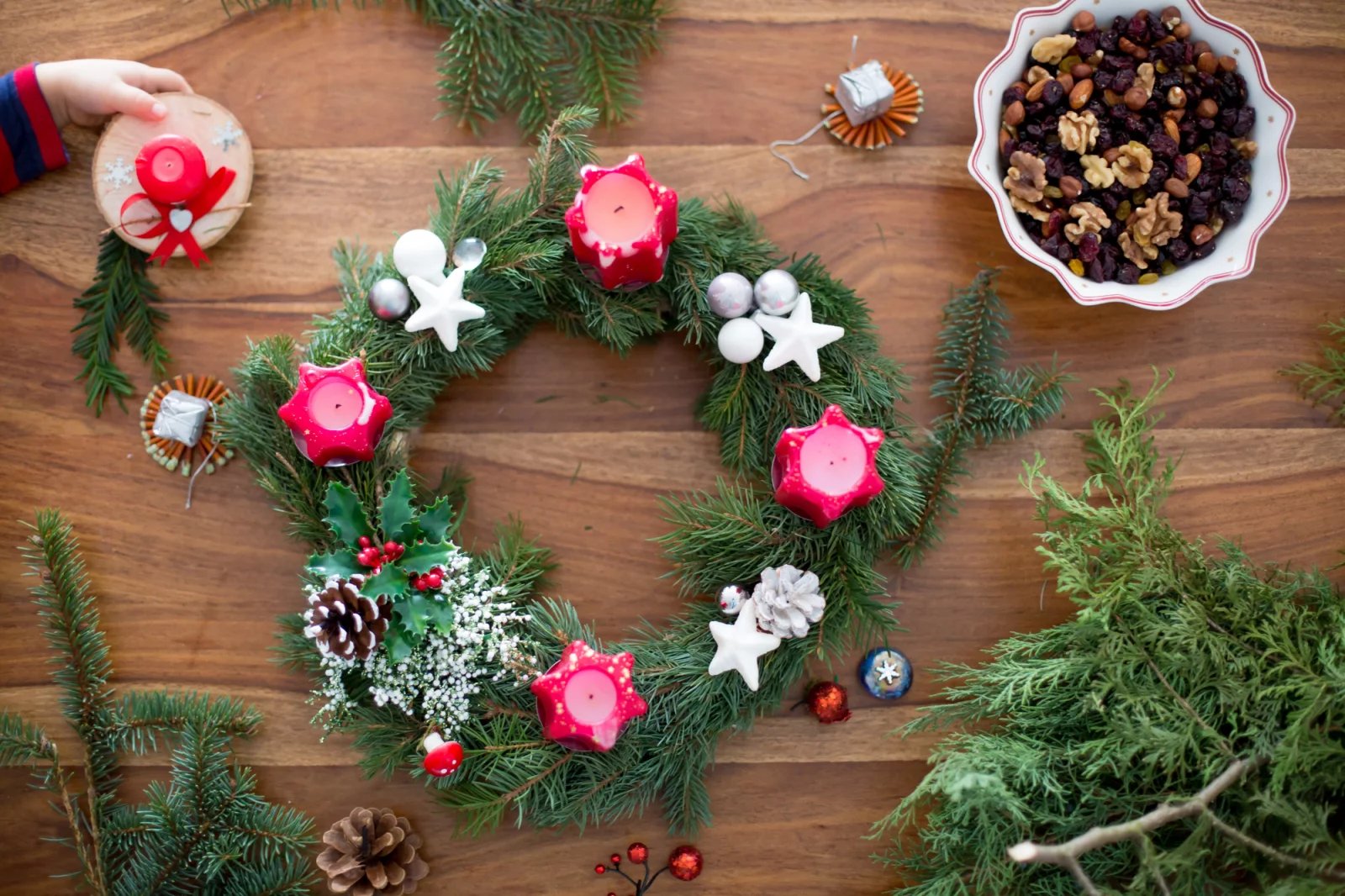 Adventní věnec může být klasický i úplně moderní