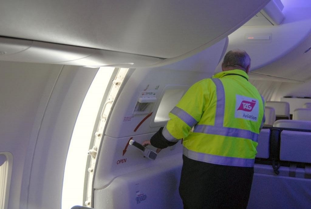 2015-09-boeing-757-hotelovc3a9ho-c599etc49bzce-four-seasons-11.j