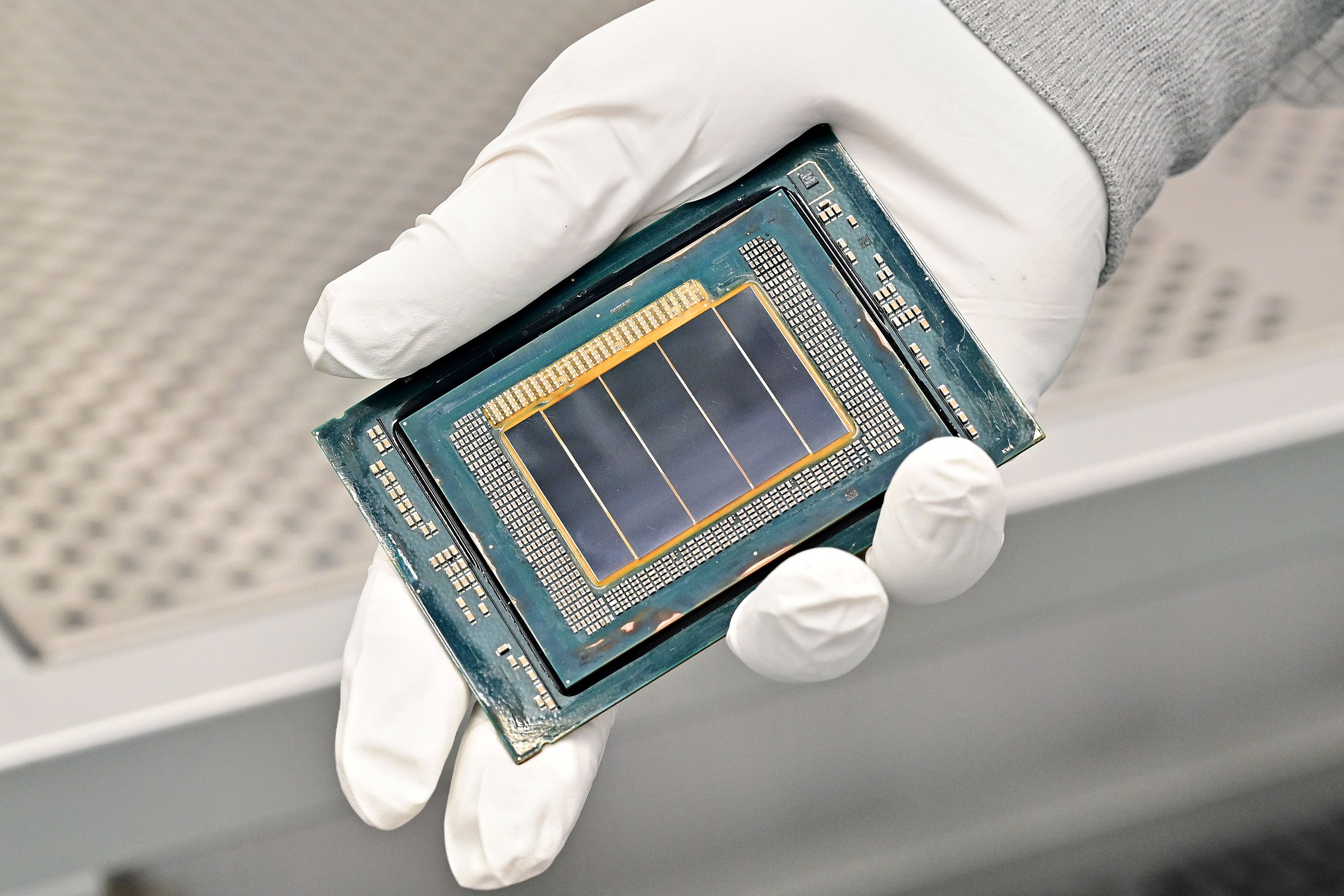 Čipletový procesor Intel Xeon 6 Plus bez rozvaděče tepla