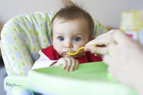 Od kojení k pevné stravě: jídlo ovlivní rozvoj řeči