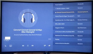 Ukázkové přehrávání muziky u Samsung UE48JU6742U.
