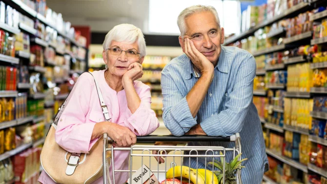 14.10.24 (1x) Senior, seniorka, supermarket, nákup