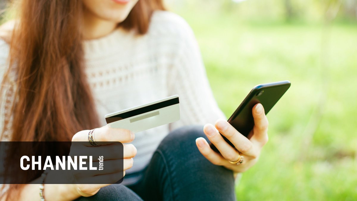 Velké útraty i na malém displeji. Češi přesouvají nákupy do telefonu