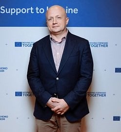 Autor: <a href="https://nkrzi.gov.ua/">Národní komise pro státní regulaci elektronických komunikací</a> Oleksandr Zhyvotovskyi, Národní komise pro státní regulaci elektronických komunikací, radiofrekvenčního spektra a poskytování poštovních služeb