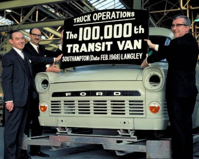 Stotisící Transit vyjel z britské montážní linky v Langley už tři roky po premiéře řady. To svědčí o mimořádném zájmu!