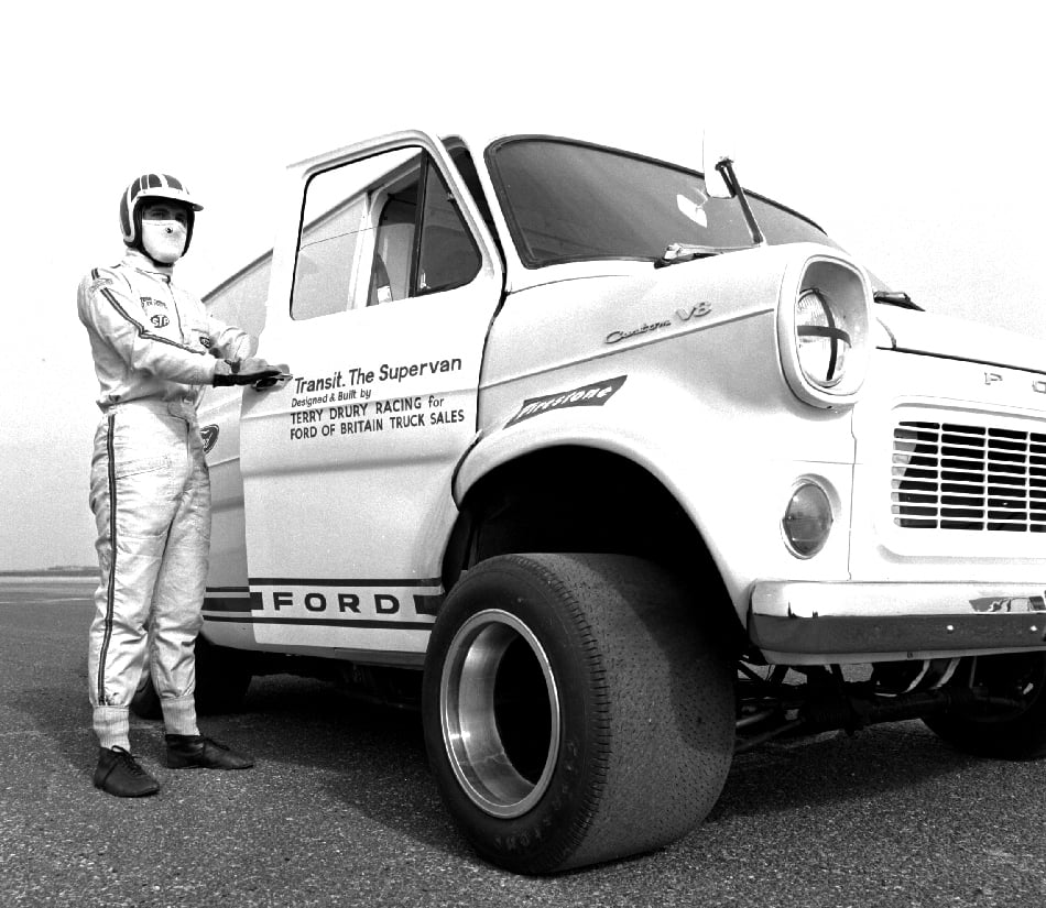 Brutální verze Transitu – motorizovaná osmiválcem z Fordu GT 40. Stroj dosáhl maximálky přes 240 km/h!