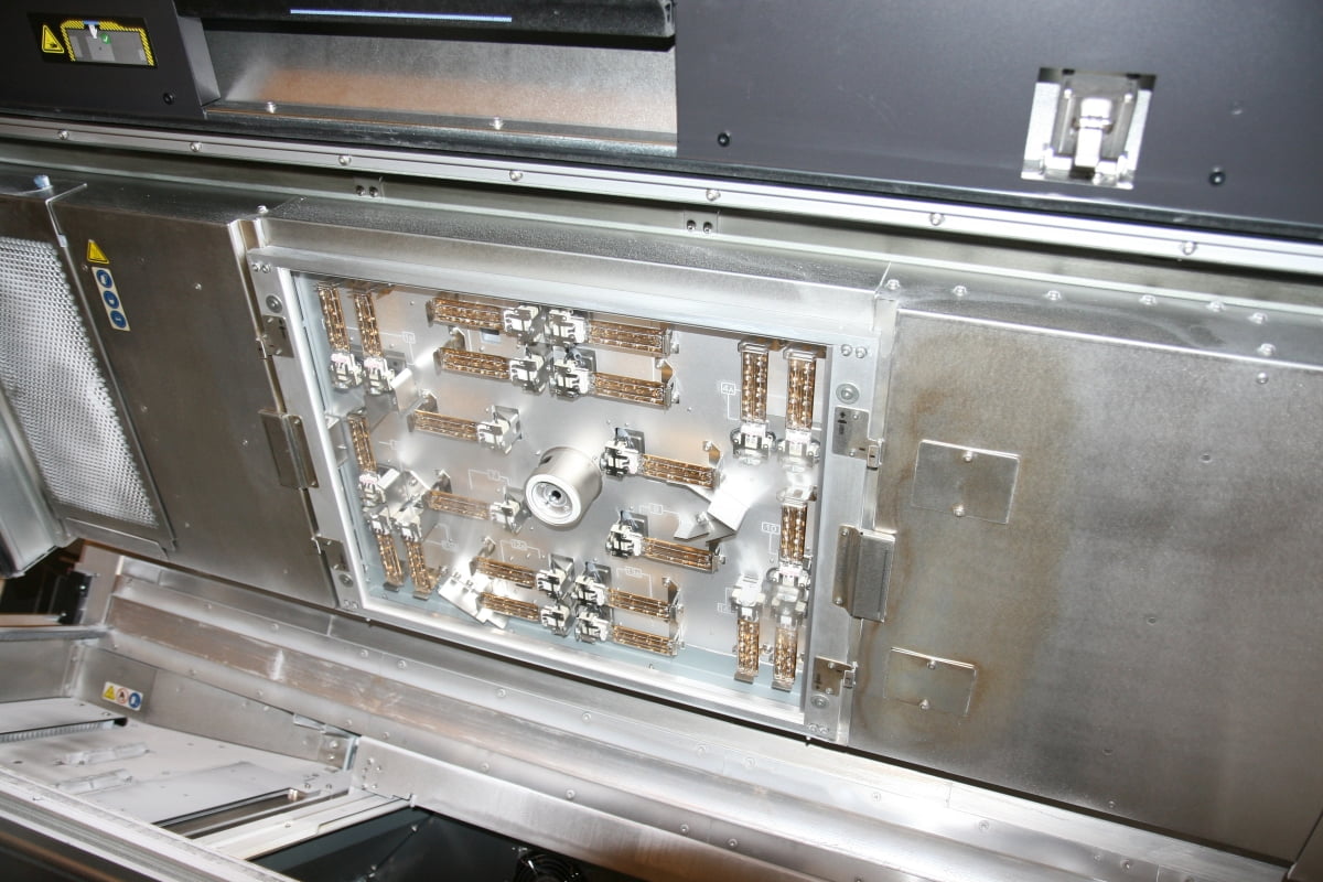 Vytvrzovací UV lampy (detail).