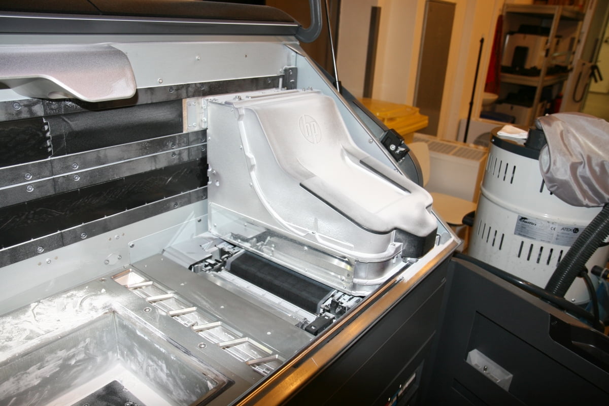 V barevné tiskárně je prostor menší.