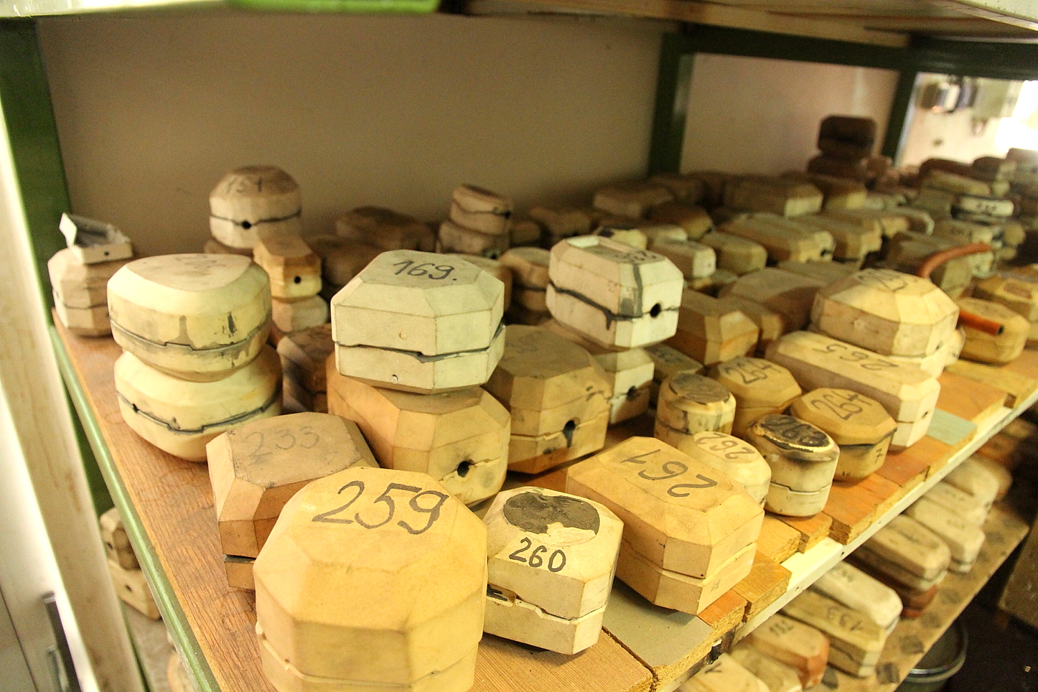 Rodinná firma Ozdoba CZ vyrábí vánoční ozdoby už sto let