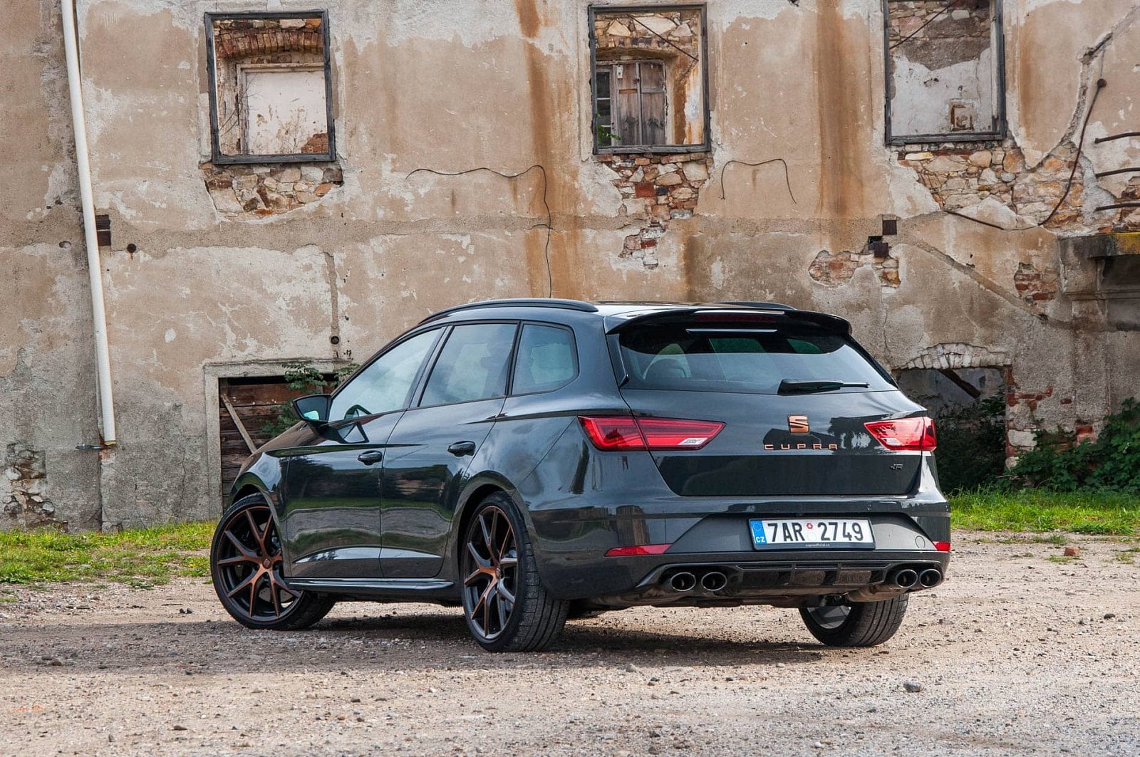 2019-11-seat-leon-cupra-r-st-1-of-39.jpg