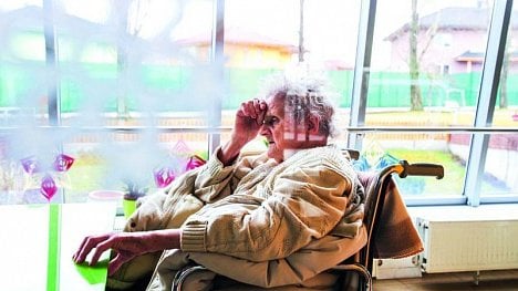 Náhledový obrázek - Hyde Park: Drtivý úder v domovech pro seniory