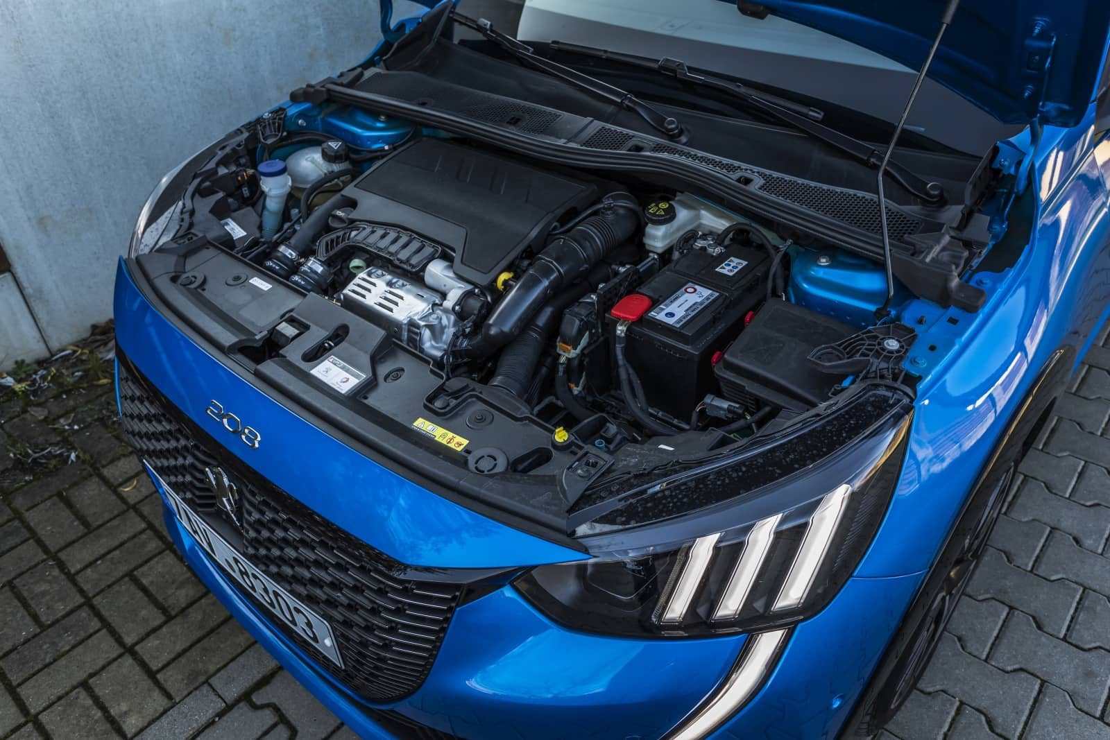 2020-01-Peugeot208096.jpg