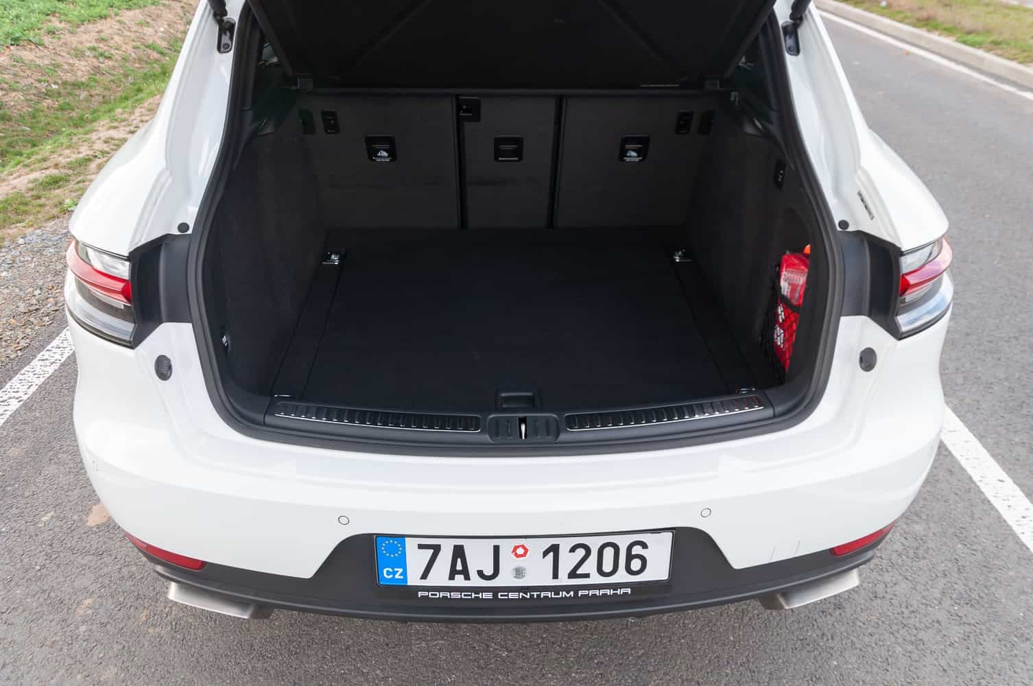 2019-04-Porsche-Macan-77.jpg