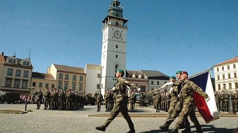 Náhledový obrázek - Přísaha vojáků 28. října se přesune na Moravu. Zeman se jí nezúčastní