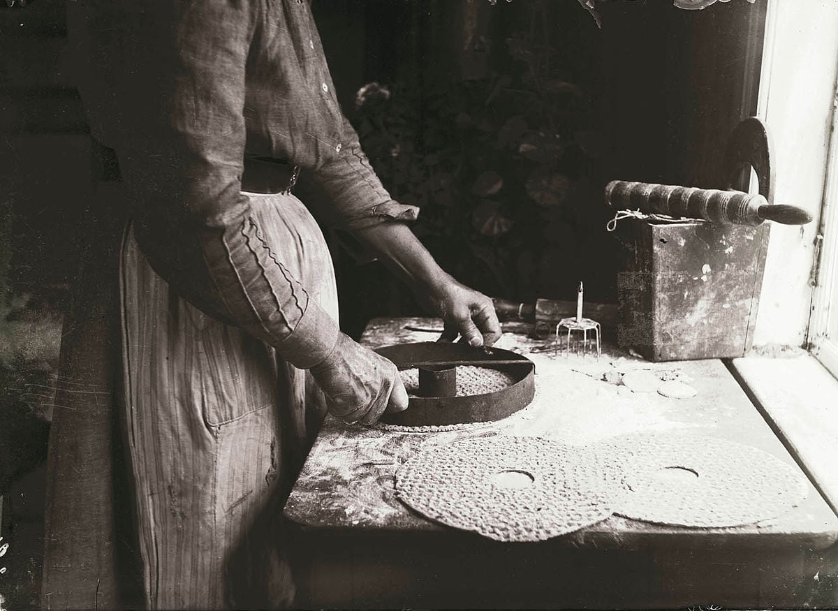 Další variantou je knäckebrot. Tenký křupavý chléb pochází ze Švédska, kde se toto trvanlivé pečivo vyrábělo už v 6. století.