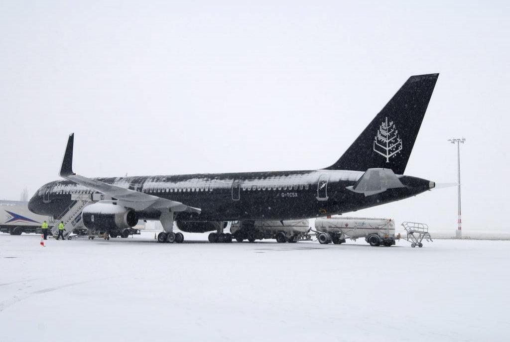 2015-09-boeing-757-hotelovc3a9ho-c599etc49bzce-four-seasons-1.jp