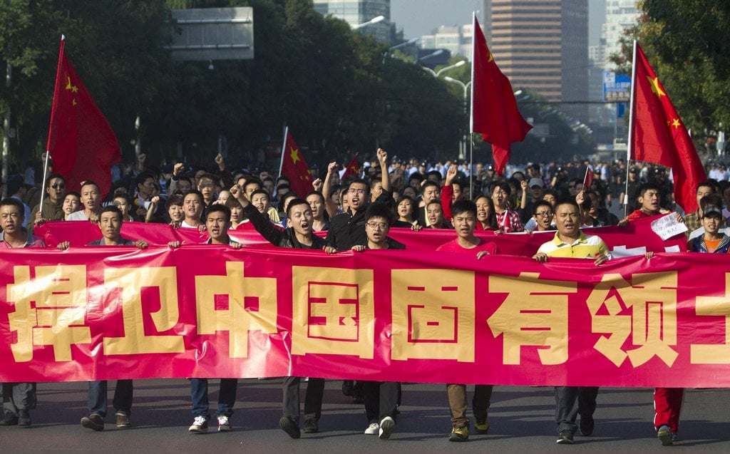 2018-11-c48dc3adc588anc3a9-vyc5a1li-do-ulic-demonstrovat-proti-j