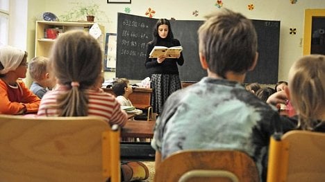 Náhledový obrázek - Učitelé budou odměňováni podle kariérního řádu. Studijní volno ale nedostanou