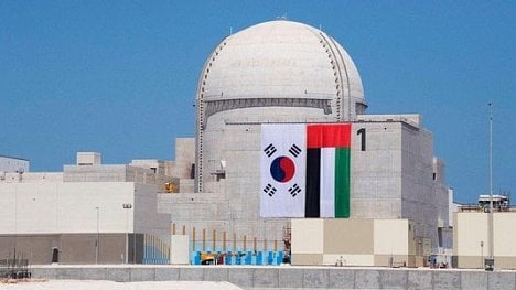 Náhledový obrázek - Korejci nezvládají. Jadernou elektrárnu v emirátech stavějí se zpožděním a defekty