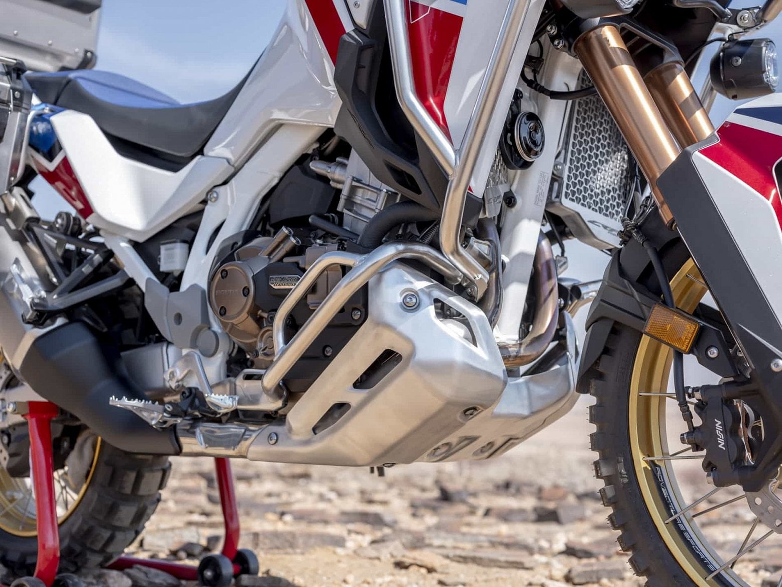 2019-09-189535_20YM_Africa_Twin_Adventure_Sports_Skid_Plate.jpg