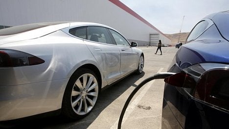 Náhledový obrázek - Tesla loni prudce zvýšila výrobu. Dodávky ale váznou