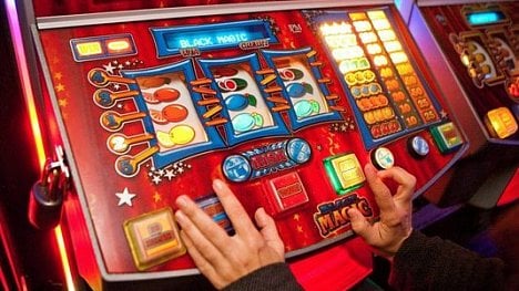 Náhledový obrázek - Potíže s hazardem a závislostí má až 164 tisíc lidí v Česku. Patologických hráčů je 60 tisíc