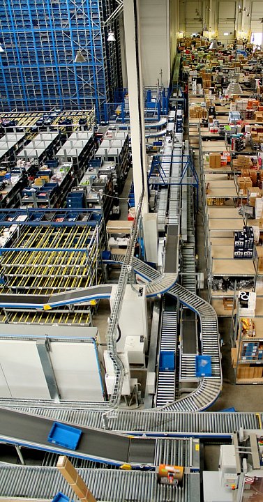 Pohled na dopravníky.