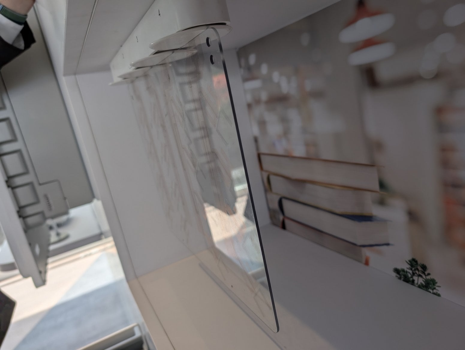 Průhledná mobilní anténa od Huawei