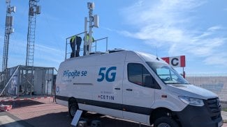 Auto s BTS na střeše