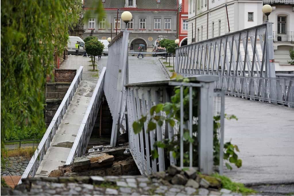 2018-01-povodnc49b-v-c48dechc3a1ch-voda-stc3a1le-stoupc3a1-16.jp