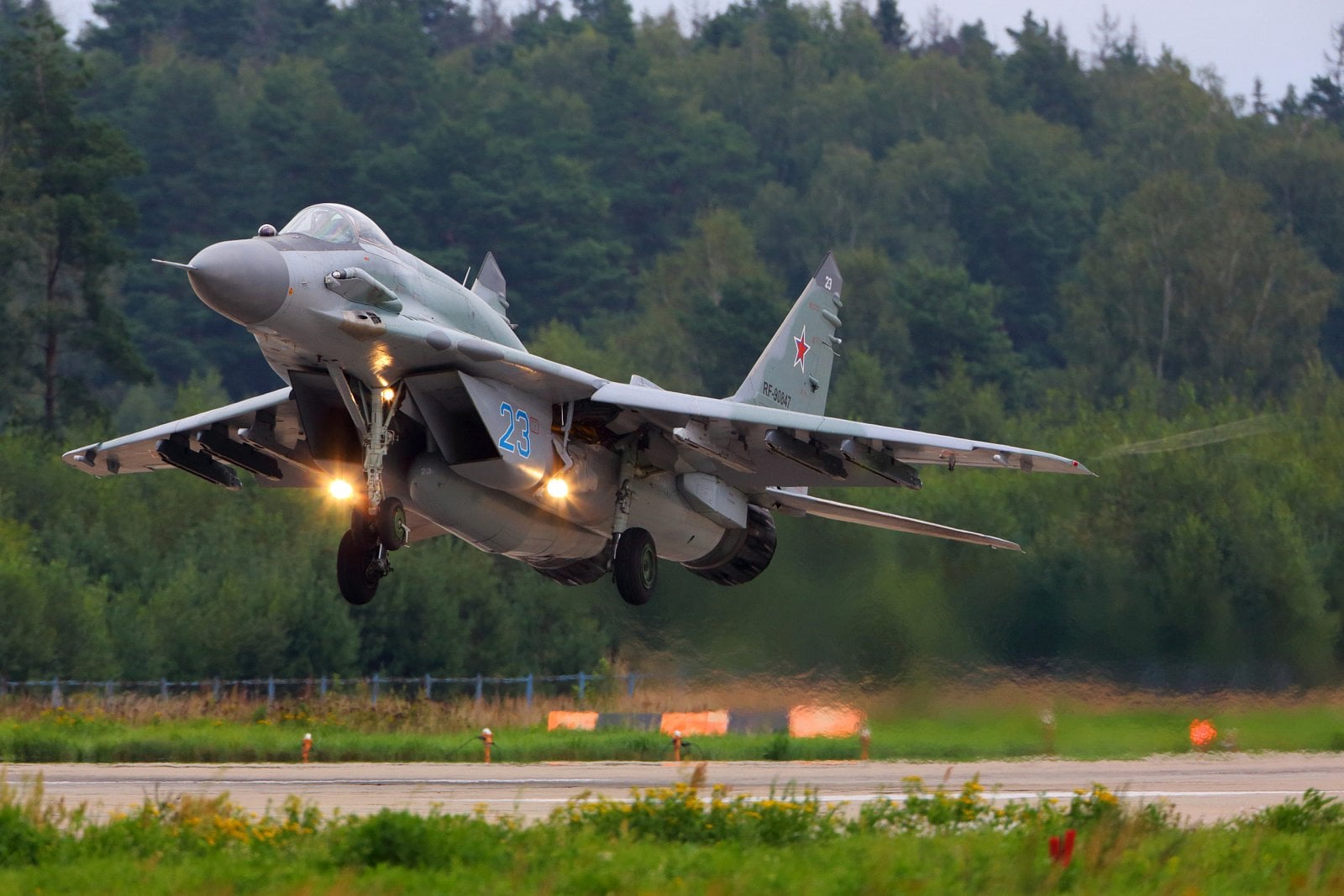 2020-06-44-mig29-shutterstock_477318952-scaled.jpg