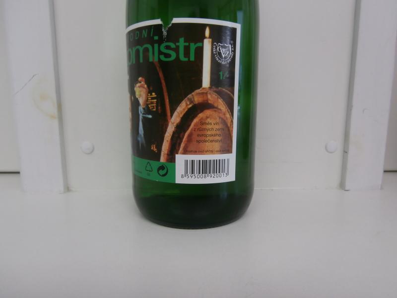 Další „Sklepmistr“ bez dokladů: Ve víně byl zjištěn etanol z přidaného cukru a přídavek vody. V chuti a vůni vína byly patrné nežádoucí biologické procesy.