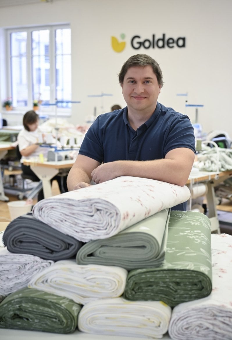 Ondřej Boček z Goldea s látkami