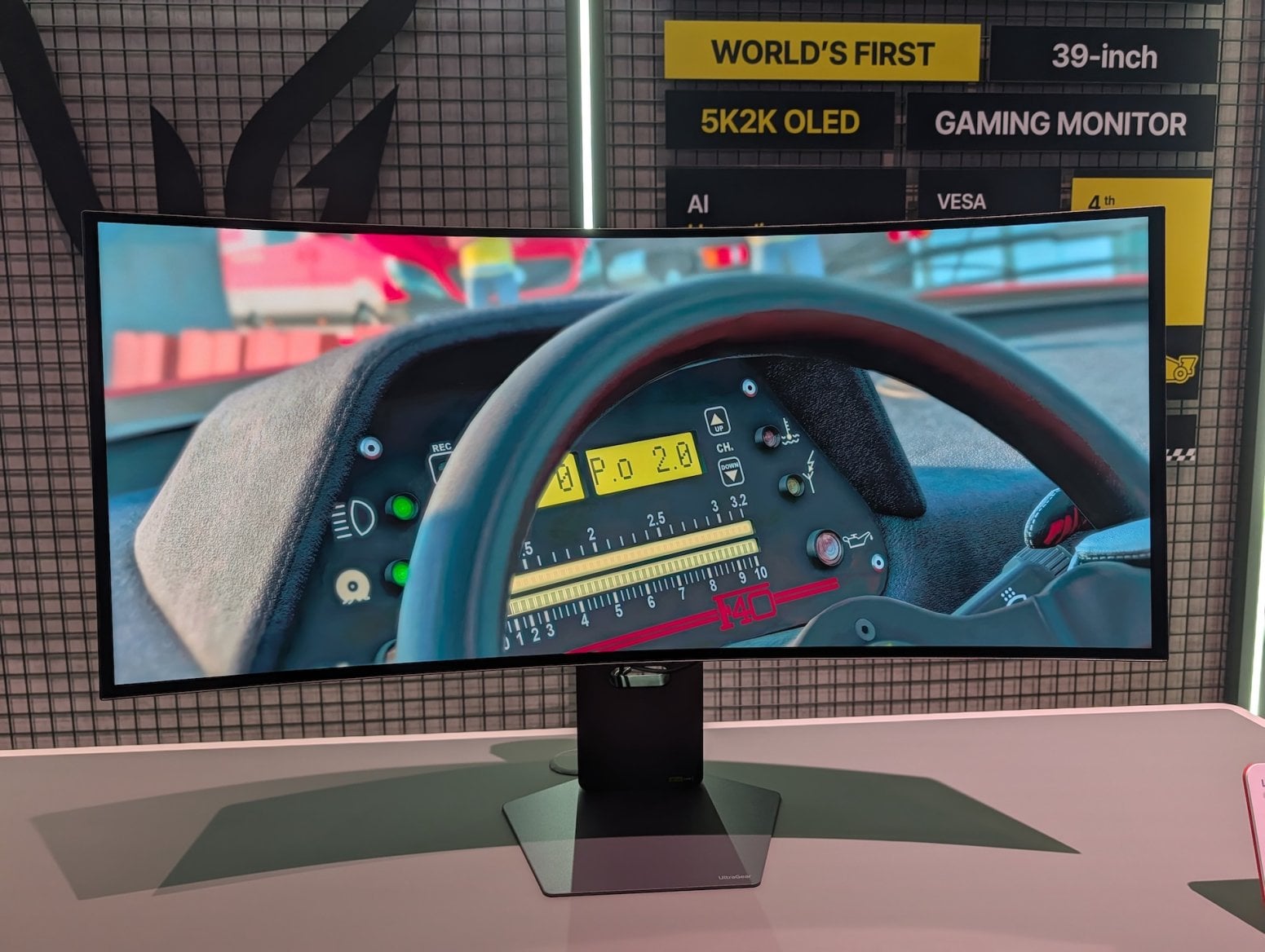 Ultra wide 5K monitor LG 39GX950B