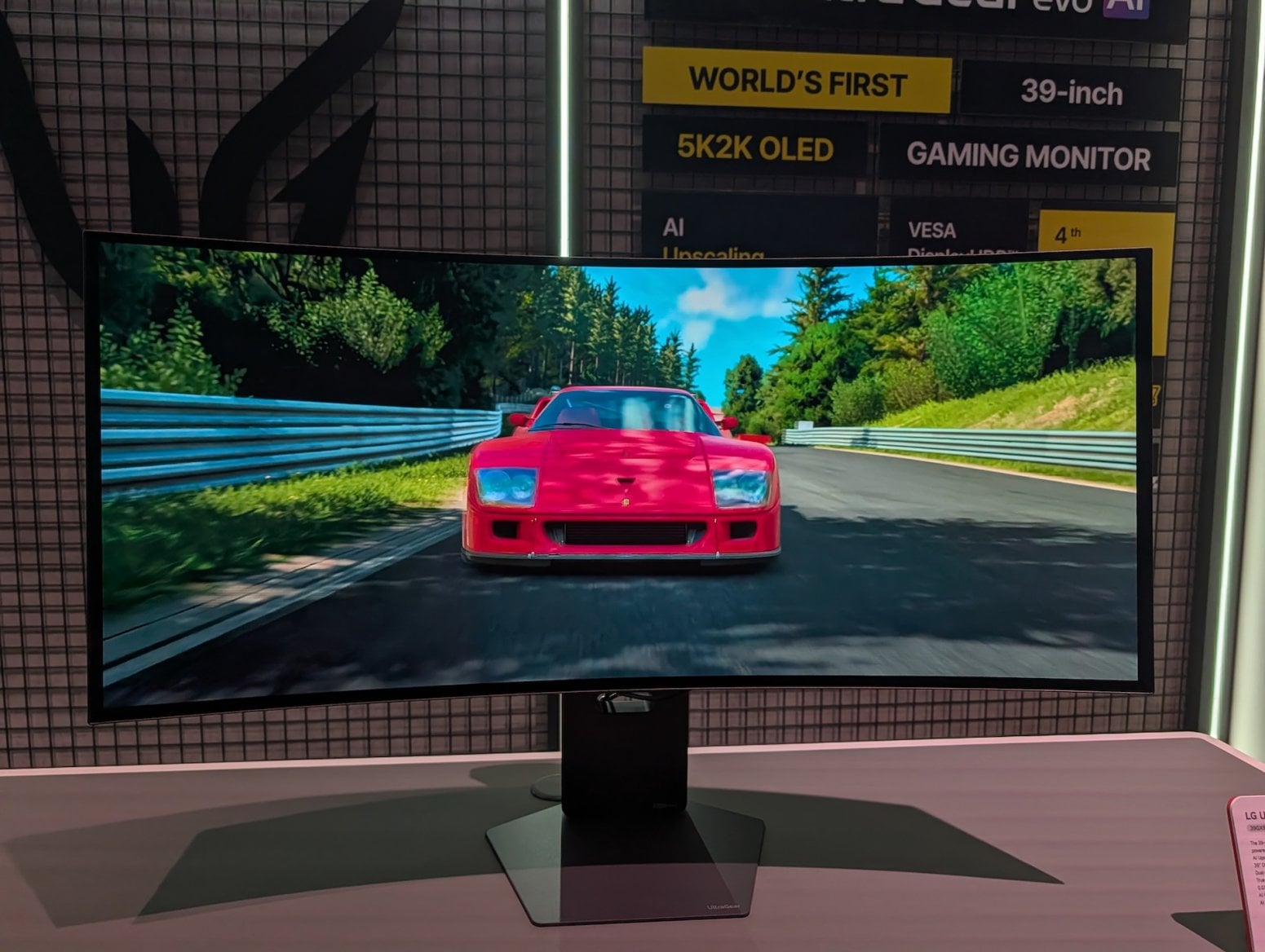 Ultra wide 5K monitor LG 39GX950B