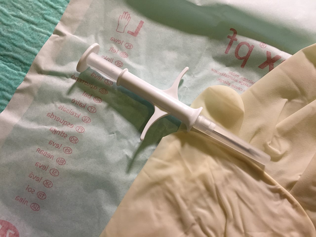 Součástí balíčku je také jehla s připraveným čipem.