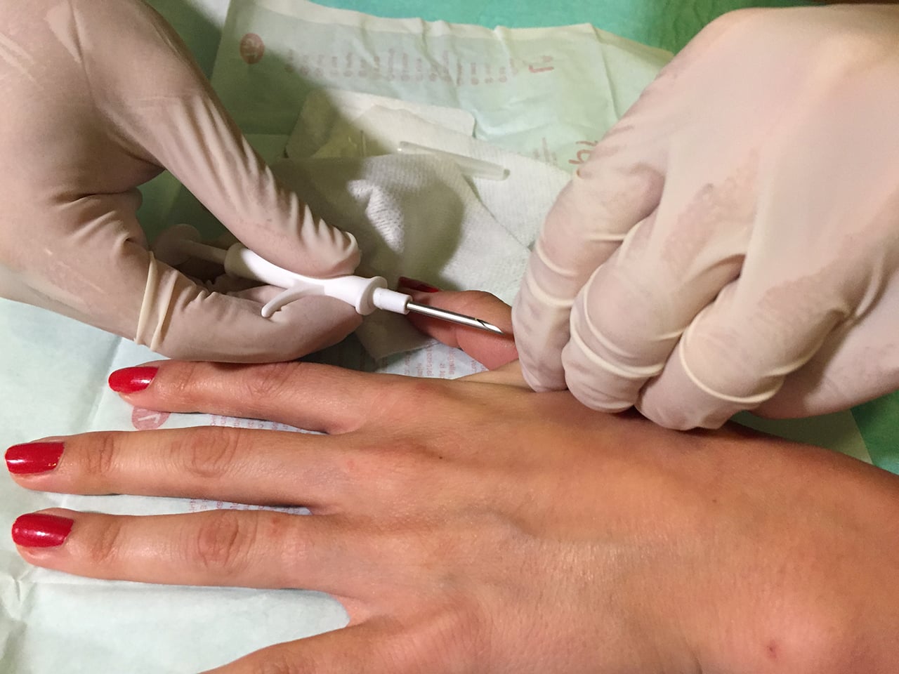 Druhá várka čipování lidí v Česku (16. září 2016, Praha)